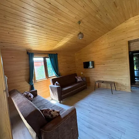 Anka Bungalov *
